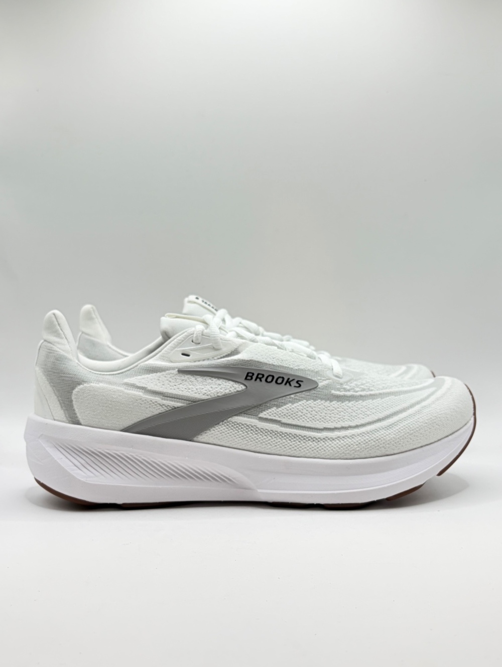 Brooks Revel 9 Women’s 10.5 B White Gray Black Running Shoes 120489 1B 135